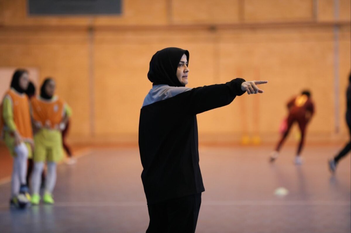 مربی تیم فوتسال بانوان:با تمام وجود برای صعود می‌جنگیم/ حریف را کامل آنالیز کرده‌ایم