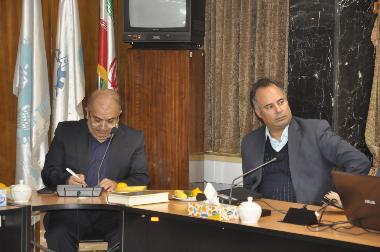 فولاد زیر تیغ نقد در دانشگاه تهران؛ صنعت از خام&zwnj;فروشی پژوهش&zwnj;ها، دانشجویان از بی&zwnj;مسیر بودن آینده