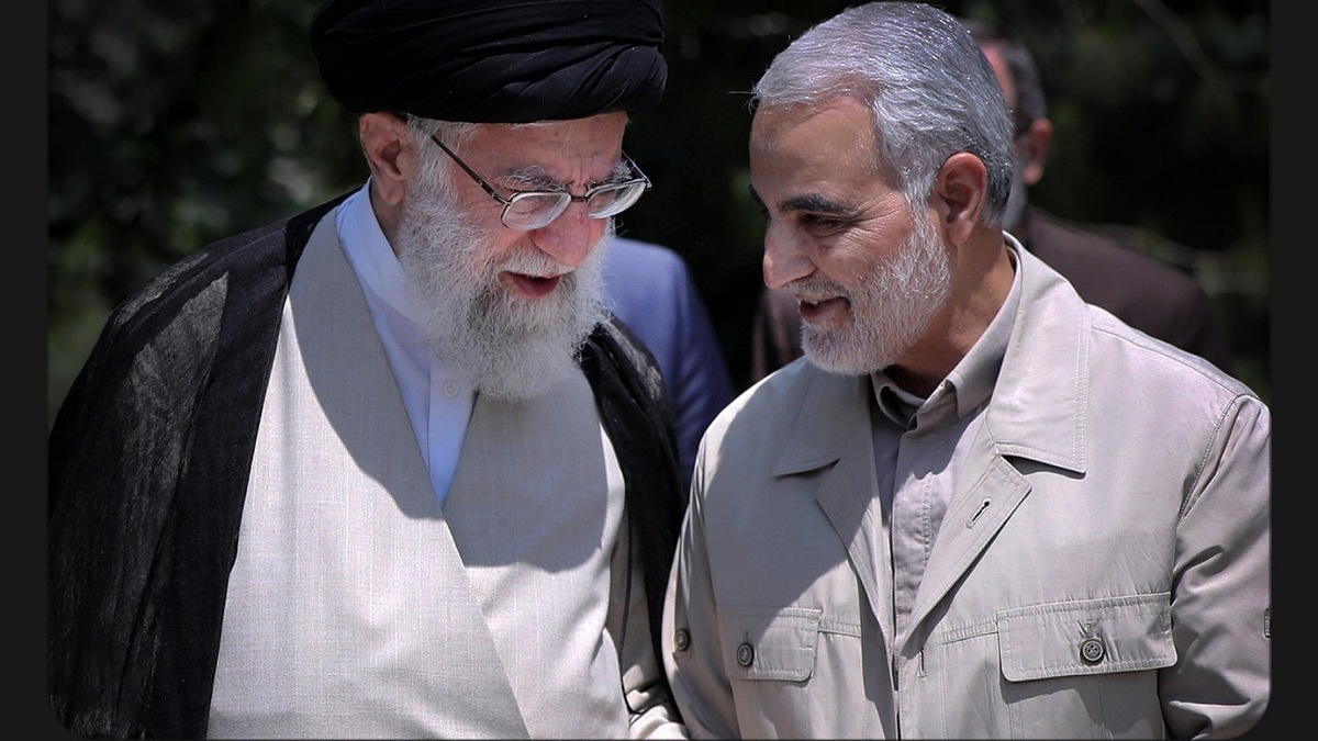 رهبر معظم انقلاب: حاج قاسم از آنهایی است که شفاعت می‌کند ان‌شاءالله + فیلم