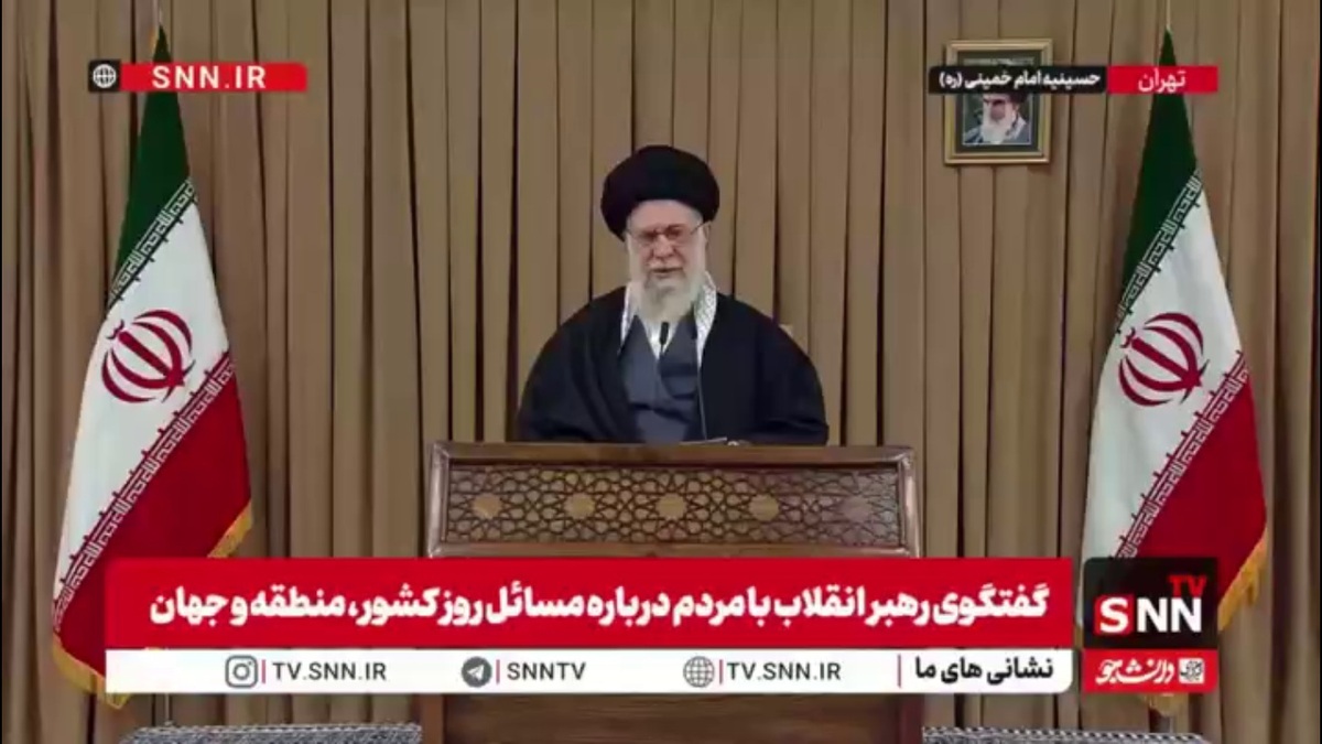 رهبر انقلاب: در جنگ ۱۲ روزه آمریکا آخرین تجهیزات را در آفند و پدافند به کار برد اما نتوانست به چیزی که می‌خواهد برسد