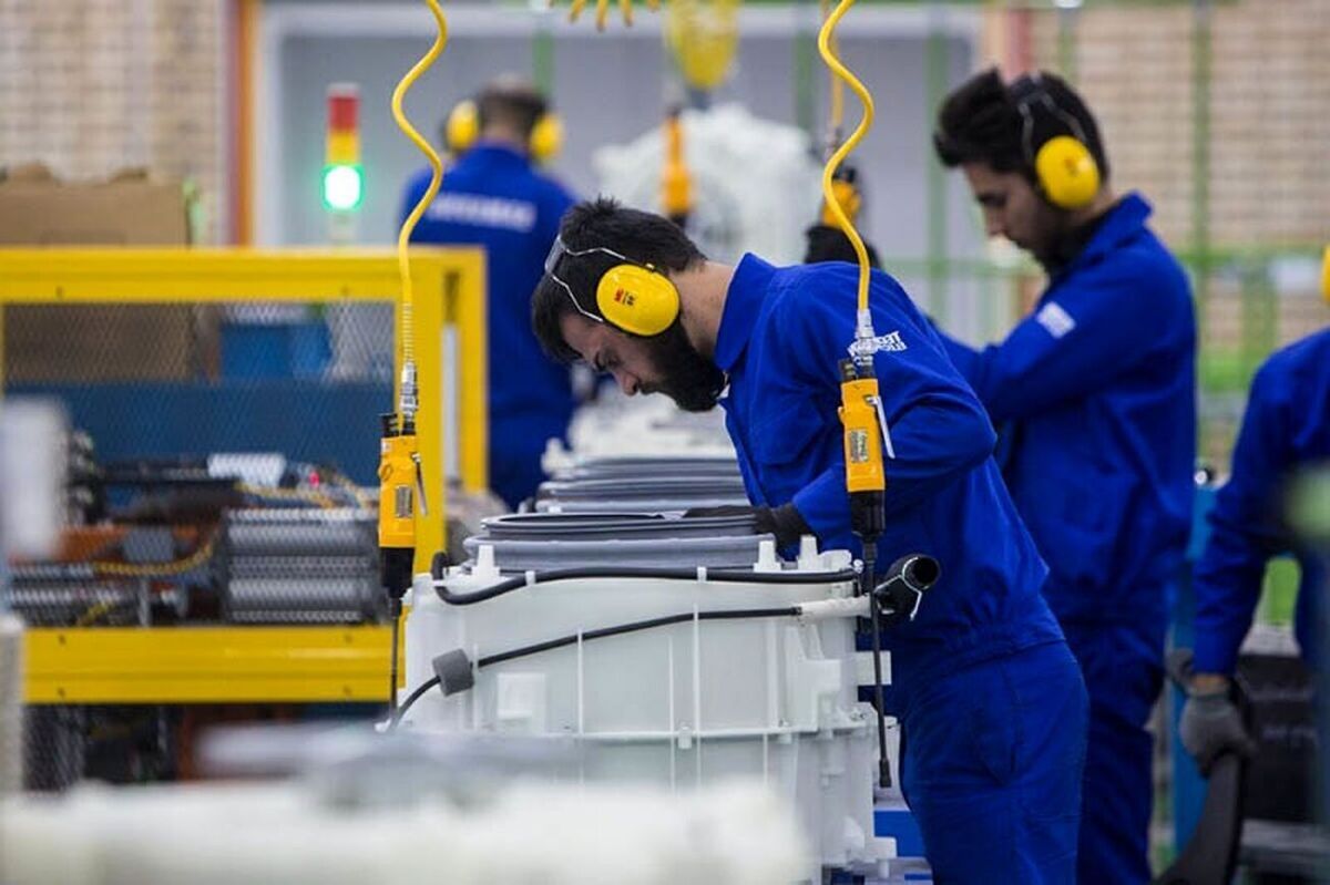 یک مصوبه به نفع کارمندان / اختلاف دریافتی میان شاغلان و بازنشستگان کاهش می&zwnj;یابد؟