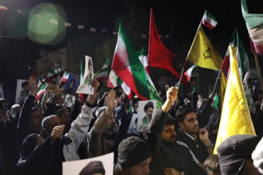 خروش مردم ولایتمدار سمنان در اجتماعات شبانه بیعت با رهبر معظم انقلاب اسلامی+ فیلم