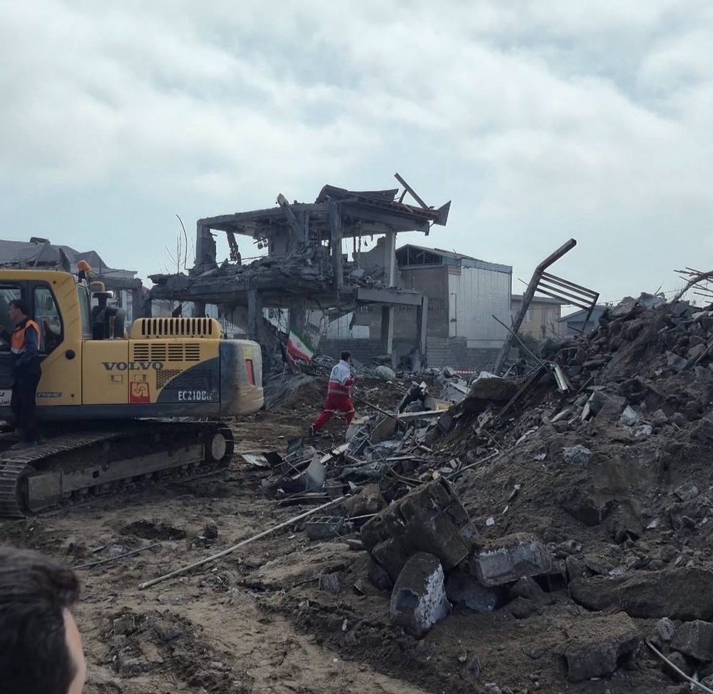 شلیک کینه به هفتسین گیلان/ شهادت ۲ تن در پی جنایت موشکی آمریکا و صهیونیسم در بافت مسکونی بندر کیاشهر +فیلم و تصاویر/منتشر نشود شلیک کینه به هفتسین گیلان/ شهادت ۲ تن در پی جنایت موشکی آمریکا و صهیونیسم در بافت مسکونی بندر کیاشهر +فیلم و تصاویر/منتشر نشود