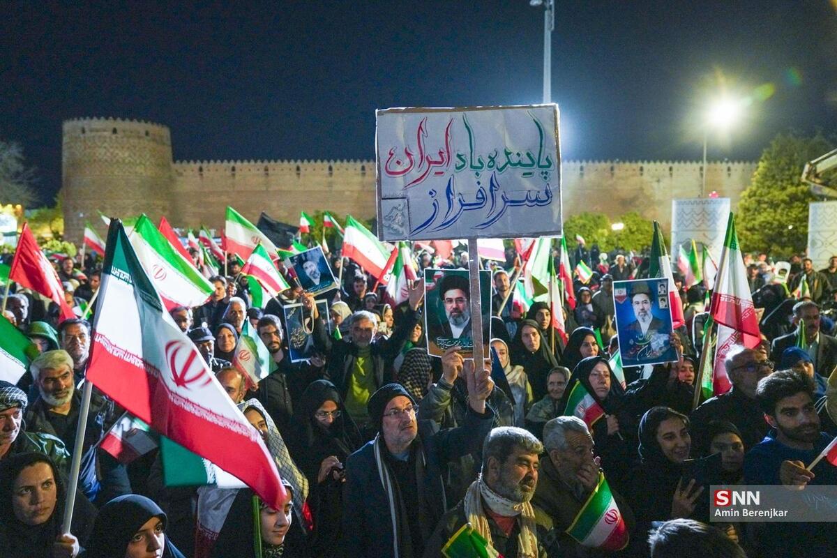 تصاویری از حماسه یکم فروردین ملت ایران/ اجتماعات شبانه مردم سراسر کشور تا پشیمان کردن دشمن ادامه دارد + فیلم