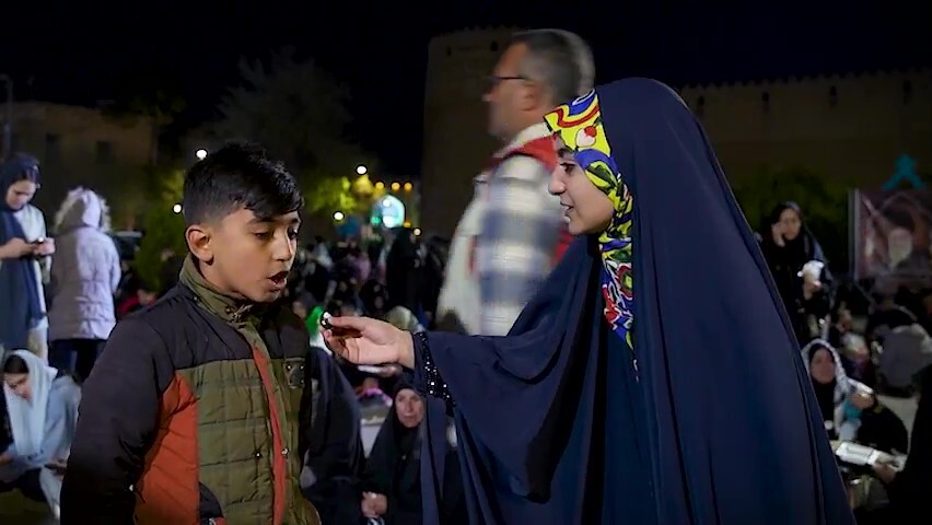 آغاز سال با عزمی استوار؛ تجمع حماسی مردم شیراز در میدان شهدا به وقت تحویل سال + فیلم