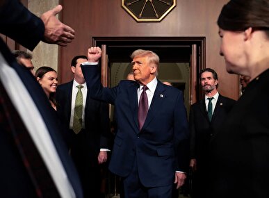 ترامپ احمق فقط حرف‌های توخالی می‌زند + عکس