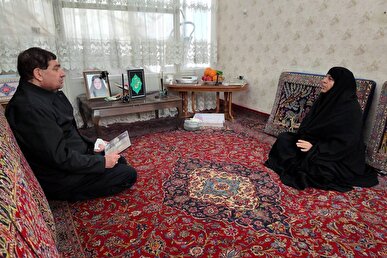 دیدار مشاور رهبری با خانواده شهیده مژده زندی نسب/ مخبر: شهادت این دختر نخبه برای جوانان الهام‌بخش است