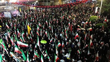 ایستادگی کادر درمان در میدان معلم شیراز؛ خدمت‌رسانی رایگان و وفاداری تا پای جان