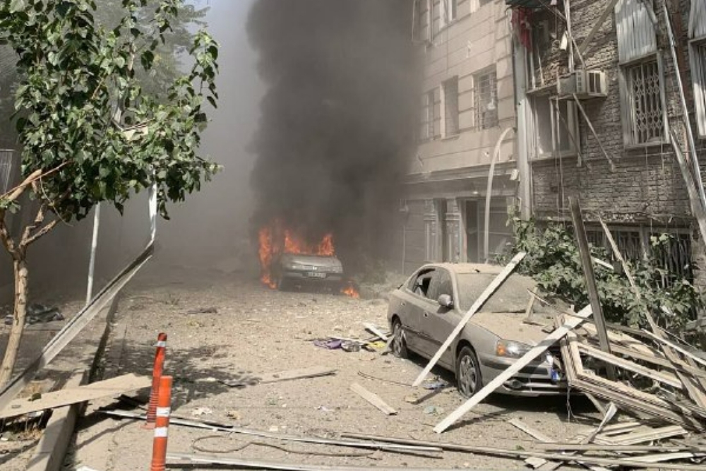 گزارش SNNTV از حمله دشمن به مناطق مسکونی شمال شرق تهران/ یک شهید و دو زخمی