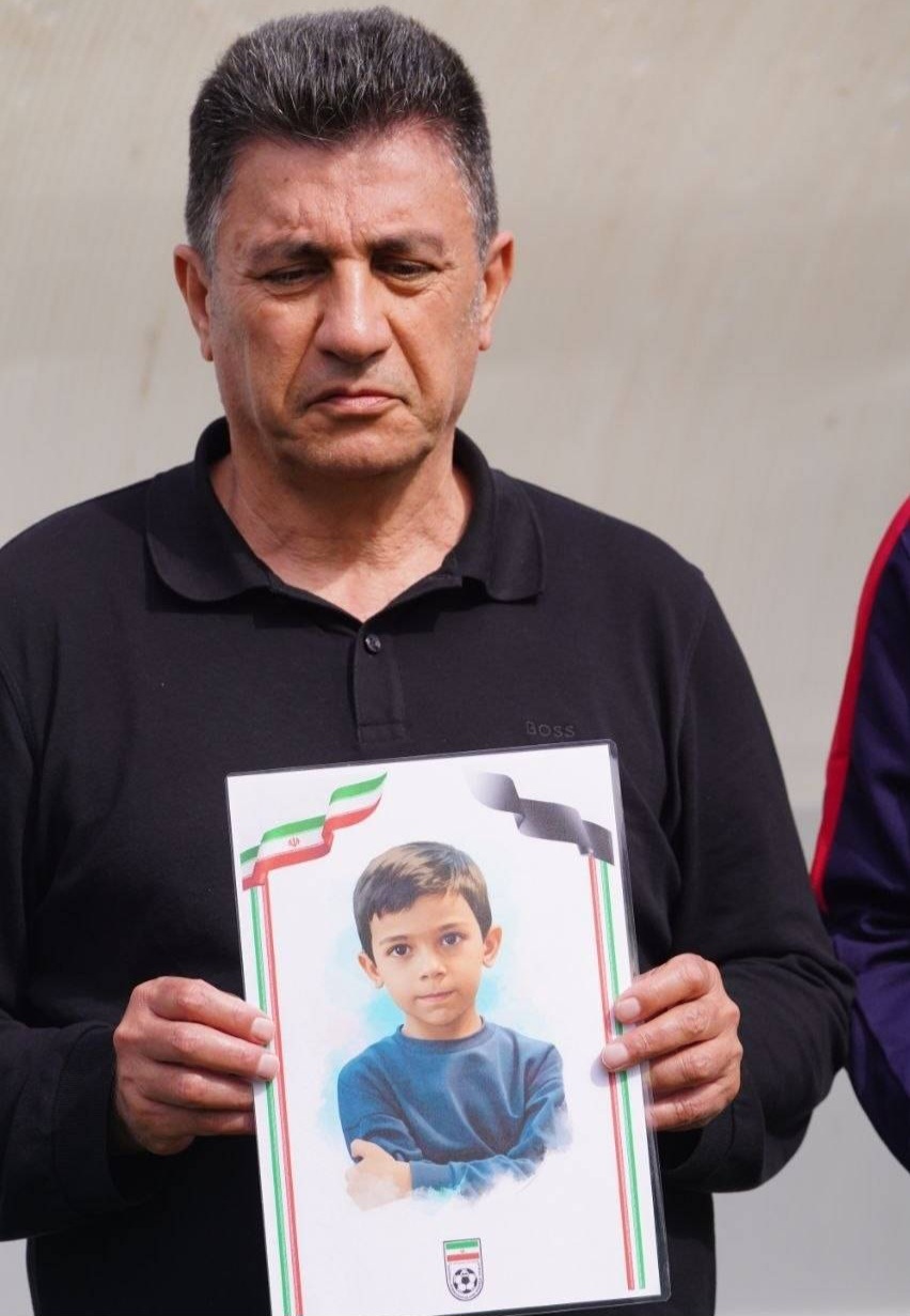 بازیکنان تیم ملی فوتبال ایران به یاد شهدای مدرسه میناب + عکس