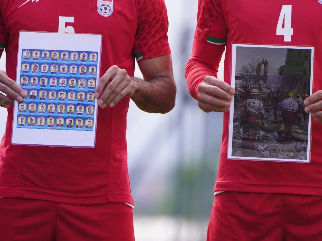 بازیکنان تیم ملی فوتبال ایران به یاد شهدای مدرسه میناب + عکس