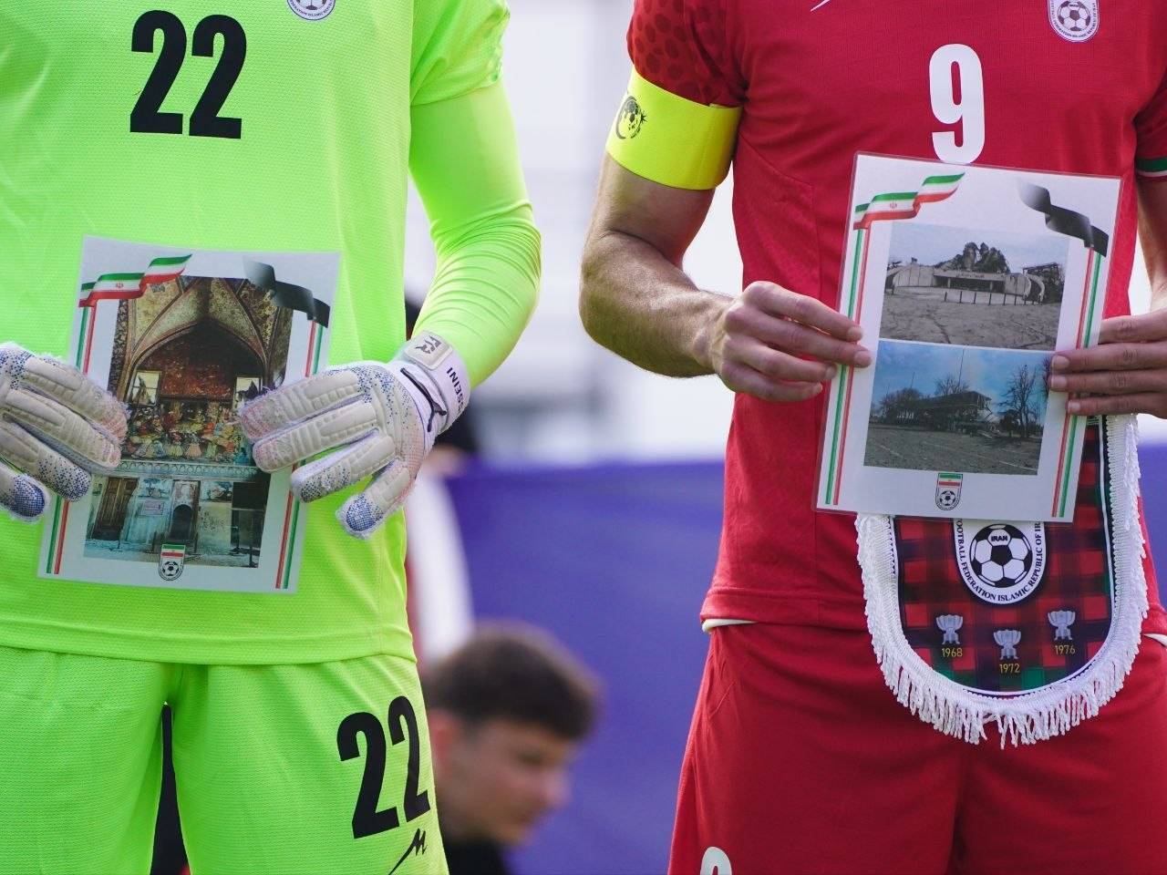 بازیکنان تیم ملی فوتبال ایران به یاد شهدای مدرسه میناب + عکس
