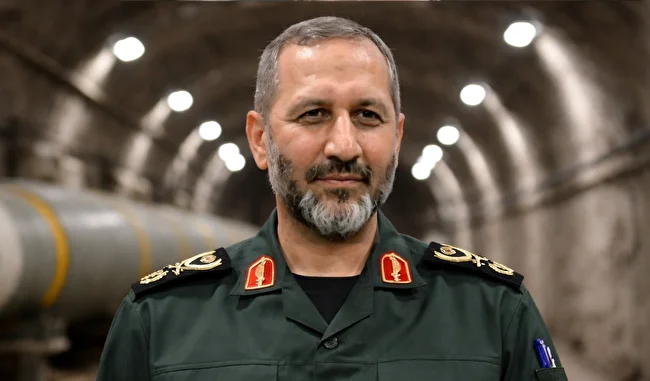 بازدید میدانی فرمانده هوافضای سپاه از پایگاه موشکی / خداقوت به نیروهای پای لانچر+فیلم