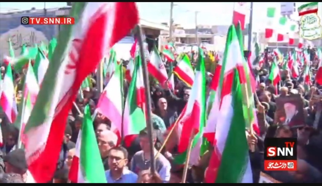 اجتماع عظیم مردمی در مقابل حسینیه اعظم زنجان+فیلم