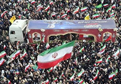 تشییع باشکوه پیکر مطهر فرمانده شجاع خلیج فارس شهید دریابان تنگسیری + فیلم