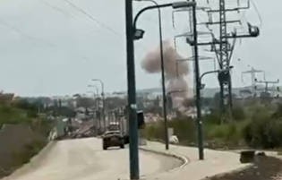 تصاویری از اصابت موشک‌های لبنان در کریات شمونا