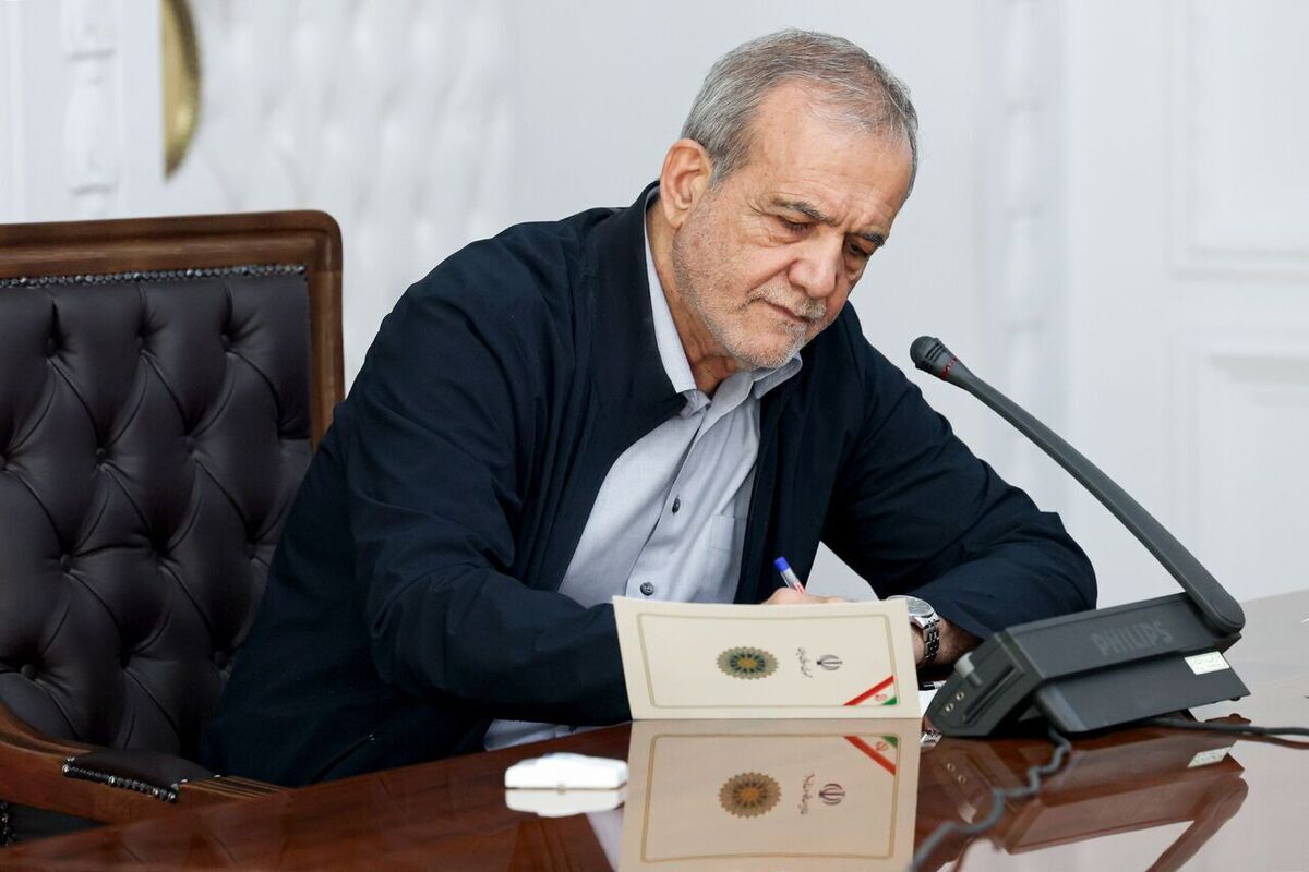 پزشکیان: ۱۲&nbsp;فروردین، روز تثبیت اراده تاریخی ملت ایران است / دولت به پشتوانه عظیم مردمی همه توان و ظرفیت خود را به کار خواهد گرفت