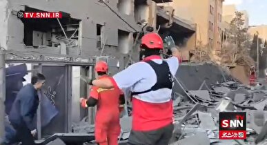 حمله هوایی دشمن به منطقه مسکونی در تهران/ امدادرسانی هلال احمر به آسیب‌دیدگان+فیلم