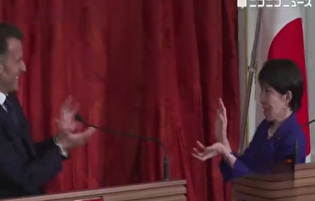 شوخی انیمه‌ای نخست وزیر ژاپن با مکرون!