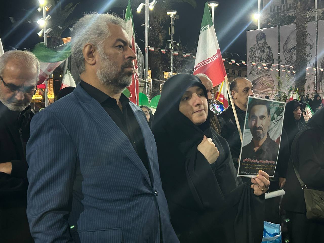 طنین سنگر ما همین خیابان شده در سی&zwnj;ودومین قرار عاشقی گیلانی&zwnj;ها/ بیعت شبانه مردم میدان با رهبر شهید و آرمان مقاومت+تصاویر و فیلم /منتشر نشود