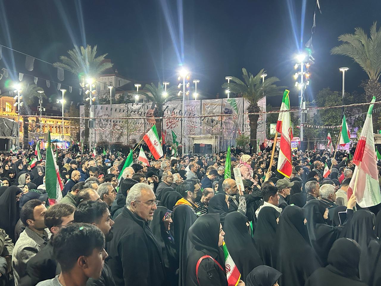 طنین سنگر ما همین خیابان شده در سی&zwnj;ودومین قرار عاشقی گیلانی&zwnj;ها/ بیعت شبانه مردم میدان با رهبر شهید و آرمان مقاومت+تصاویر و فیلم /منتشر نشود