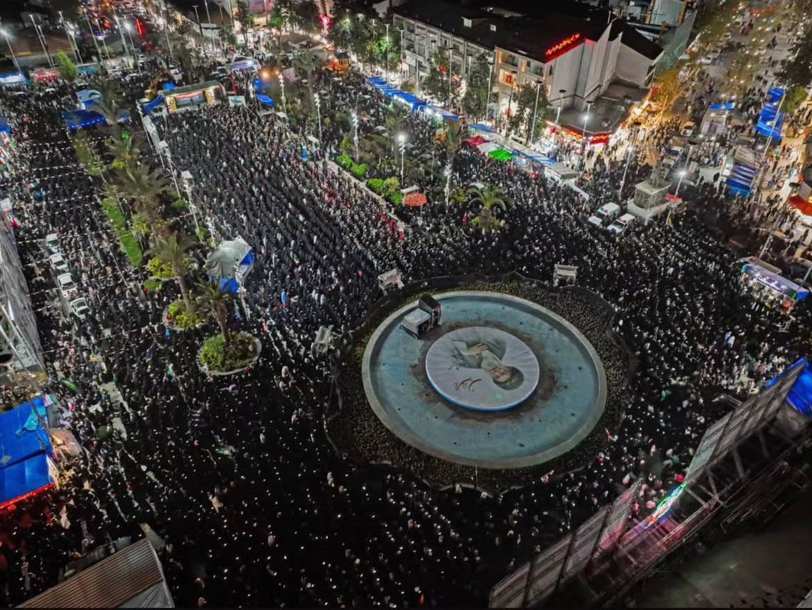 طنین سنگر ما همین خیابان شده در سی&zwnj;ودومین قرار عاشقی گیلانی&zwnj;ها/ بیعت شبانه مردم میدان با رهبر شهید و آرمان مقاومت+تصاویر و فیلم