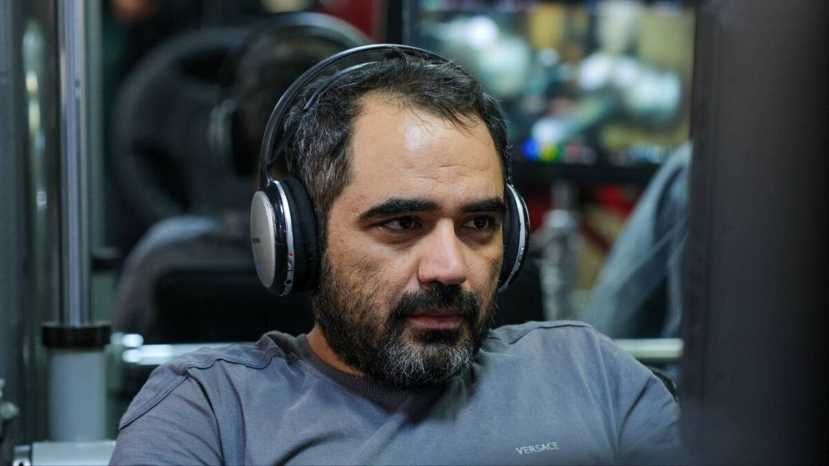 علی سرآهنگ: قسم یاد می&zwnj;کنیم که در برابر دشمن ایستادگی کنیم/ اطراف محل فیلمبرداری چندین بار مورد حمله دشمن واقع شد