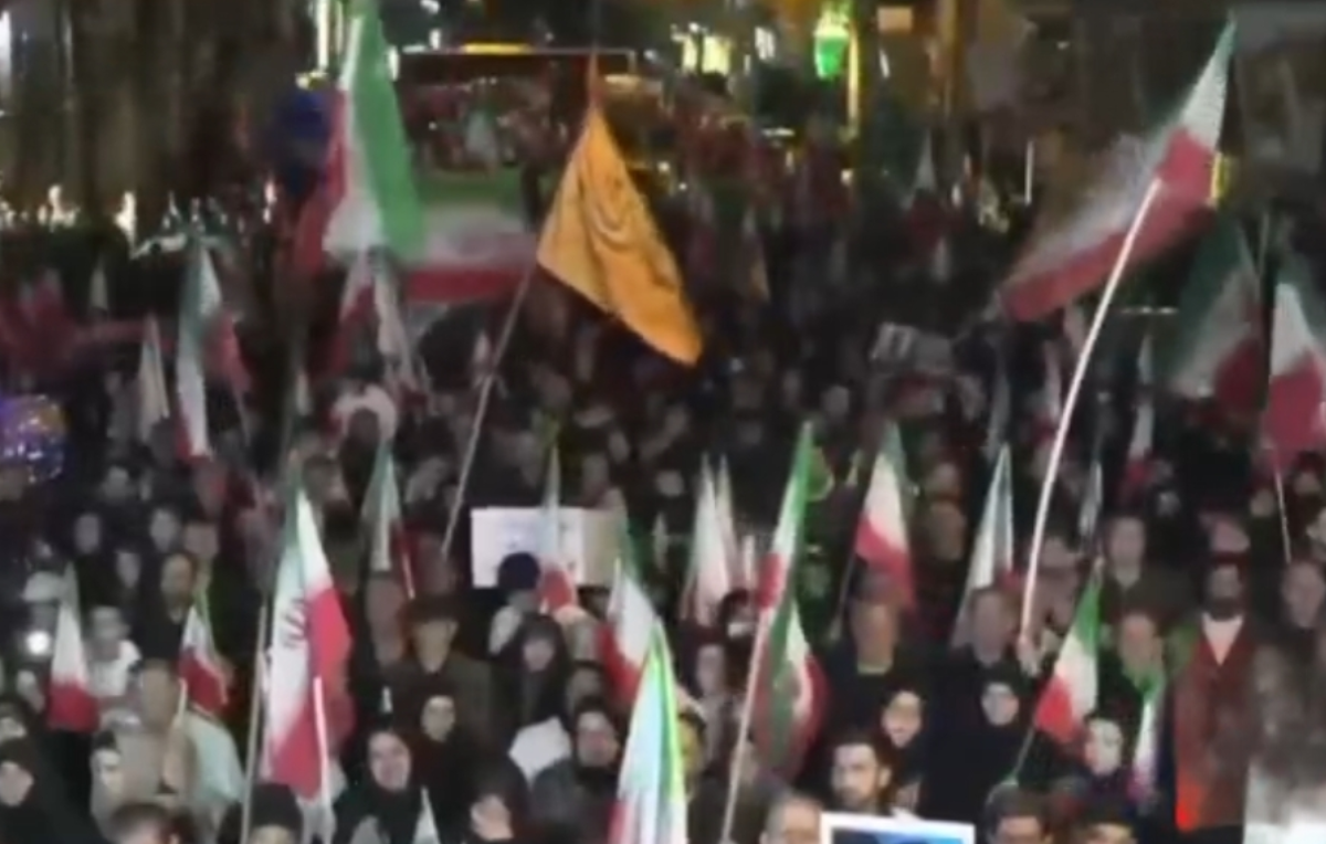 کرج امشب؛ پاسخ مردم به حمله دشمن آمریکایی–صهیونی به پل B۱، حضور باشکوه آنان در خیابان‌ها بود