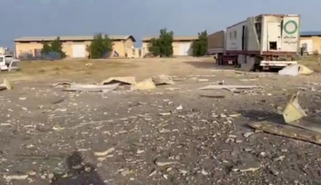 حمله هوایی به انبار امدادی هلالاحمر در بوشهر/ تخریب ۲ کانتینر و ۲ خودروی امدادی+فیلم