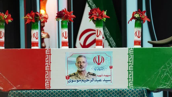 وداع با پیکر مطهر سپهبد شهید موسوی در مسجد مقدس جمکران+فیلم