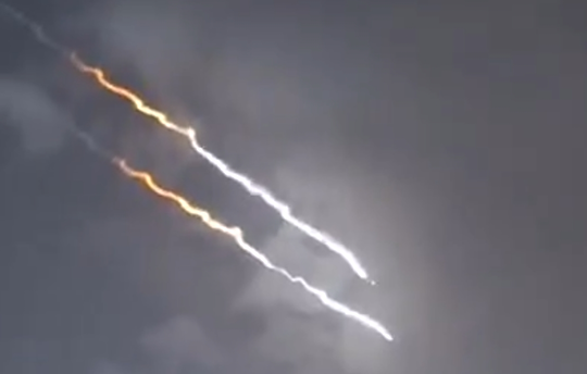 تصاویر حیرت انگیز از شلیک موشک‌های ایران دقایقی قبل به سمت اشغالگران