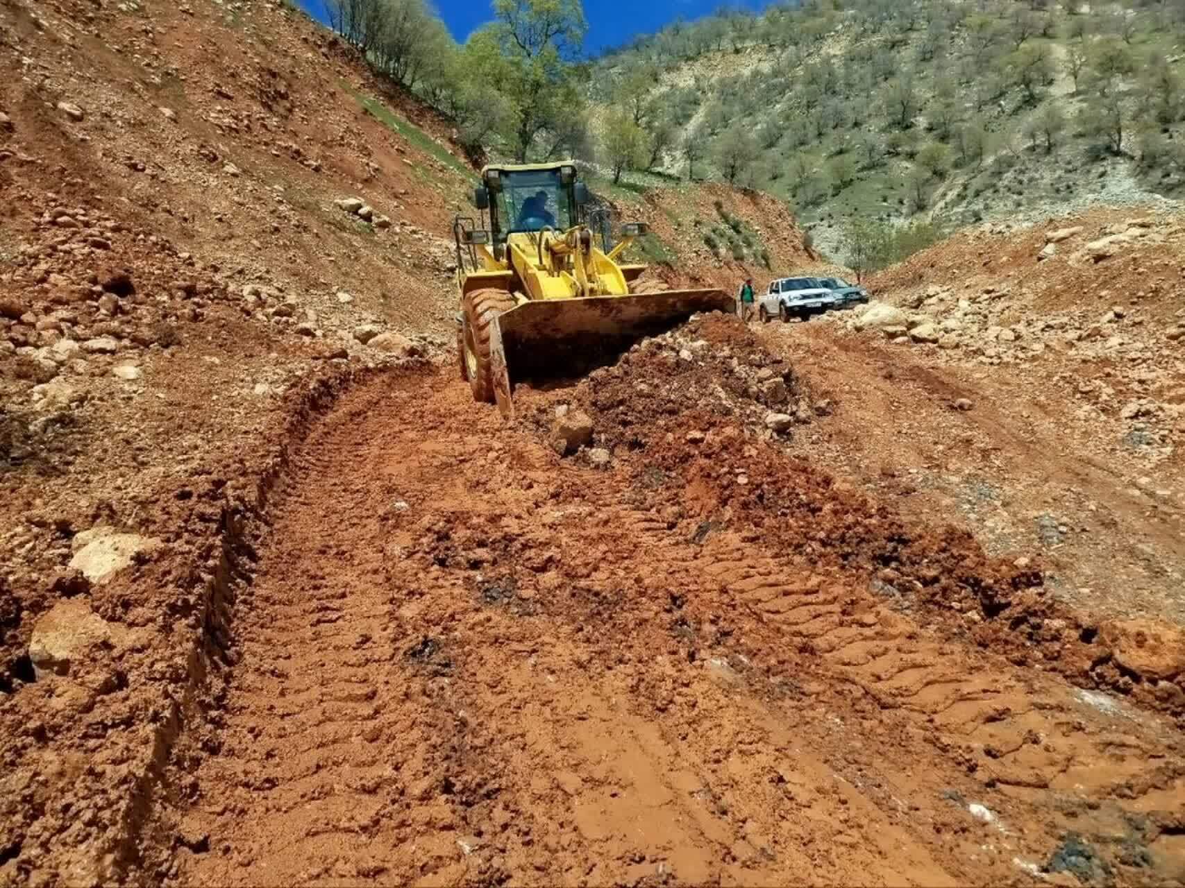 بازگشایی مسیر ۱۵ کیلومتری منج به مارگون پس از ۱۰ ساعت تلاش بی&zwnj;وقفه راهداران