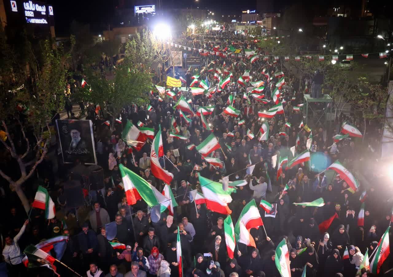 اجتماع بزرگ مردمی شب&zwnj;های اقتدار/ سمنانی&zwnj;ها همچنان در خیابان از دریچه دوربین