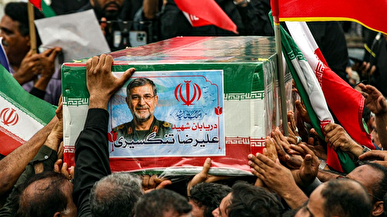 برگزاری مراسم تشییع و خاکسپاری شهید دریابان تنگسیری در آبادان + فیلم