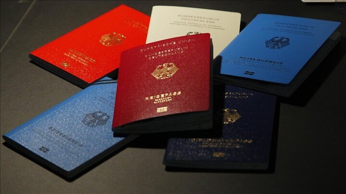 ارتش آلمان قانونی را برای خروج مردان از کشور وضع کرد