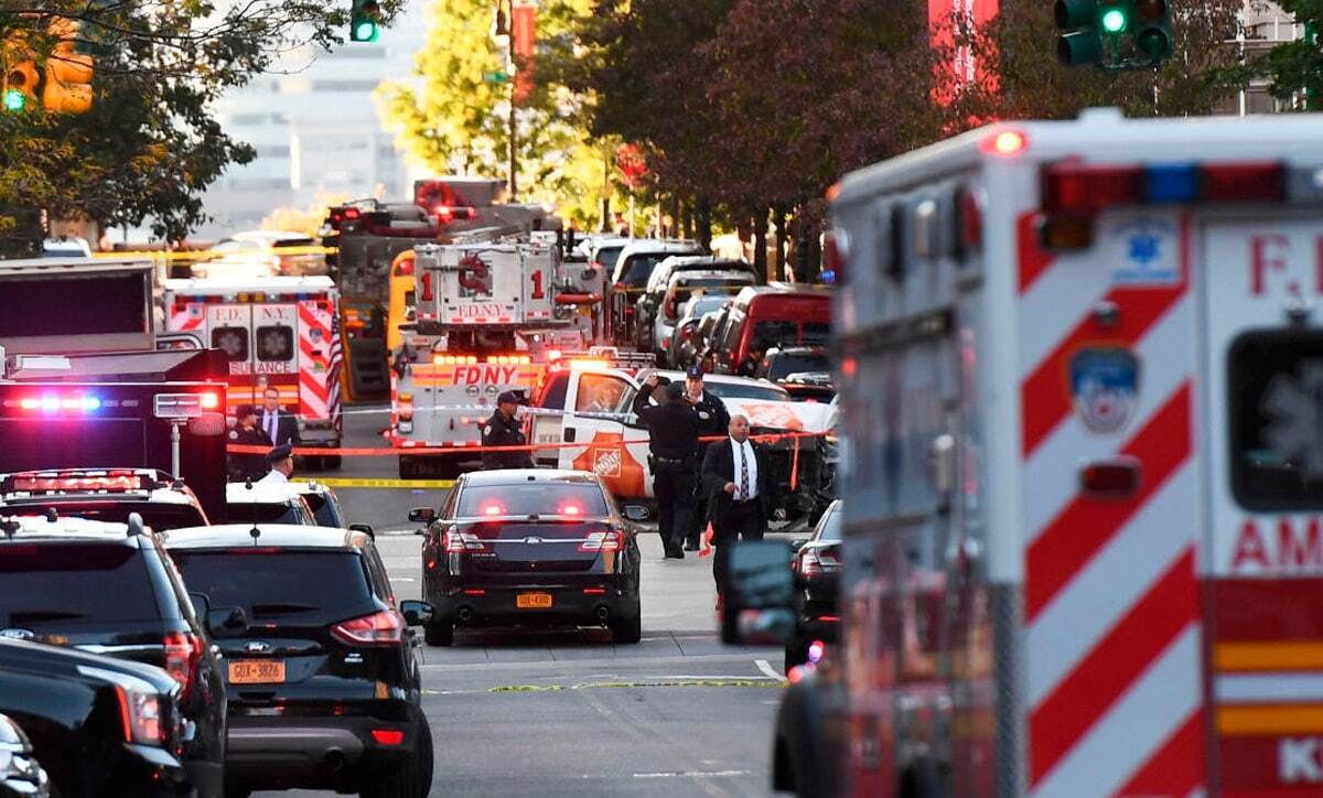 برخورد خودرو به جمعیت در آمریکا ۱۵ زخمی برجای گذاشت