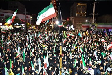 سی‌وپنجمین شب حضور حماسی مردم مشهد در خیابان‌ها: حفظ سنگر خیابان تا دفع شر دشمن + فیلم (۱۵ فروردین ۱۴۰۵)