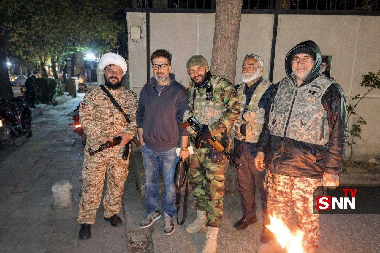 حضور مجید واشقانی در جمع بسیجیان در ایست بازرسی + عکس