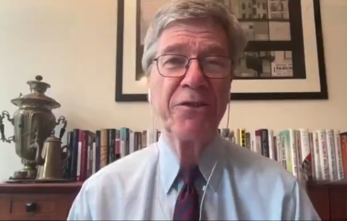 تمدن ۲۵۰ ساله آمریکا مانند یک نوزاد است که باید به آن کمک کنند از خرابکاری دست بردارد