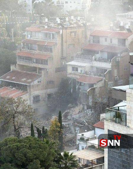 انهدام یک ساختمان چندطبقه در حیفا بر اثر اصابت ترکش موشک ایرانی + عکس انهدام یک ساختمان چندطبقه در حیفا بر اثر اصابت ترکش موشک ایرانی + عکس