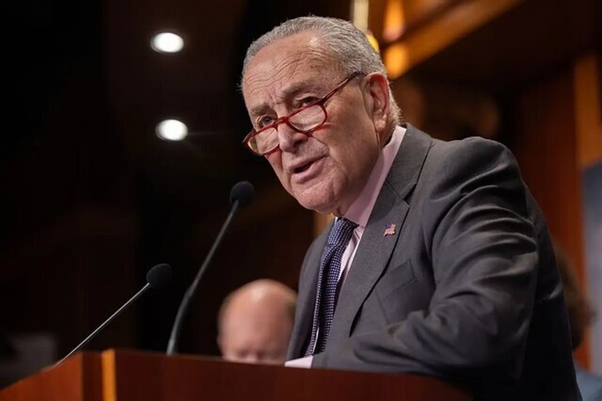 چاک شومر: ترامپ مانند دیوانه‌ای افسارگسیخته یاوه‌گویی می‌کند