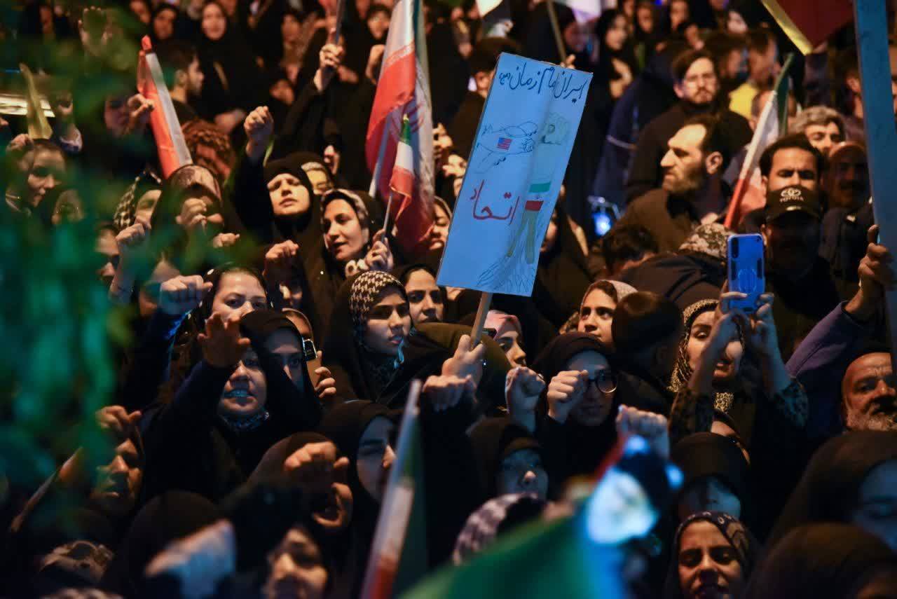 همه باهم، پای کار &laquo;ایران&raquo; | سی&zwnj;و ششمین موج دریای خروشان مردم مشهد + فیلم