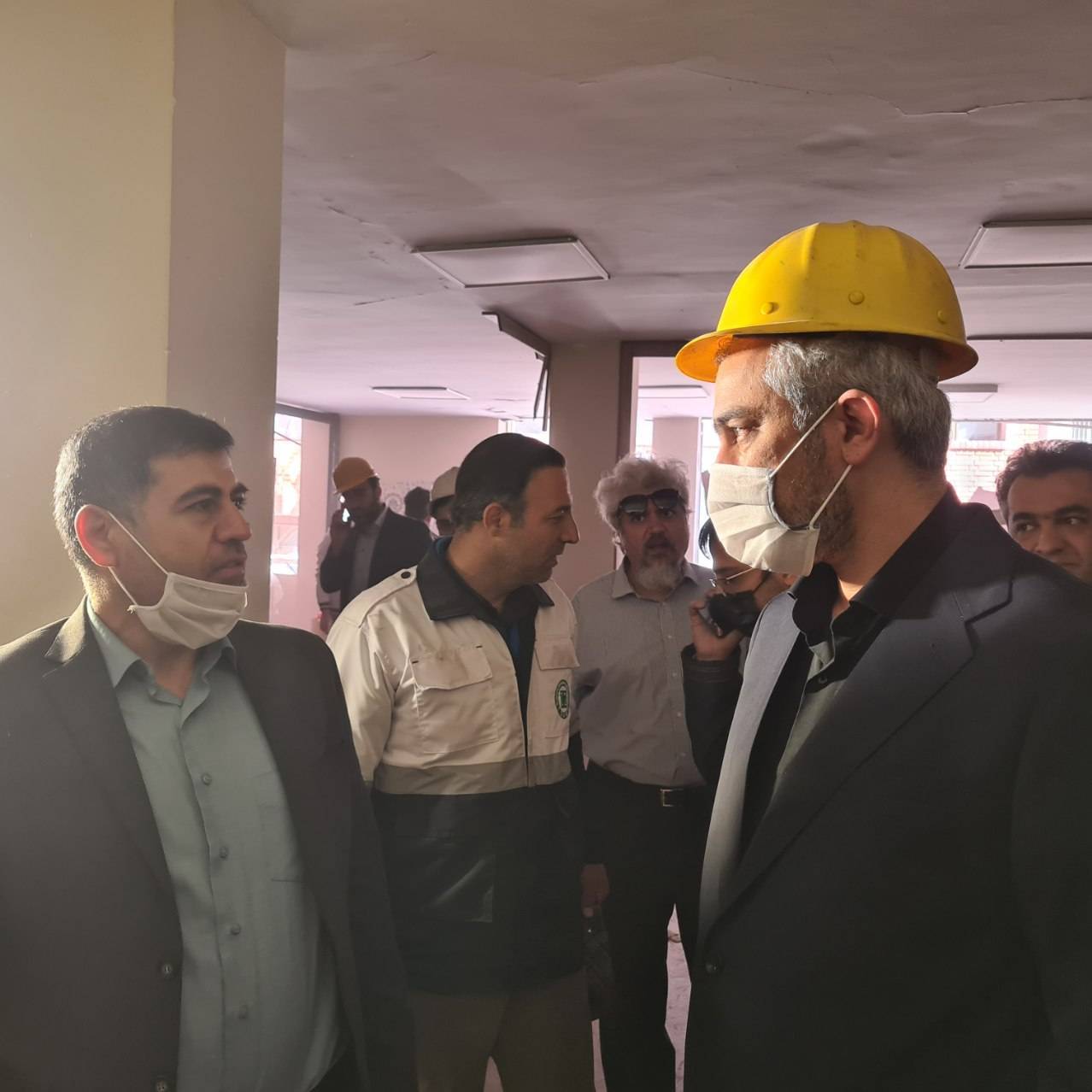 وزیر اقتصاد از دانشگاه شریف بازدید کرد+ عکس