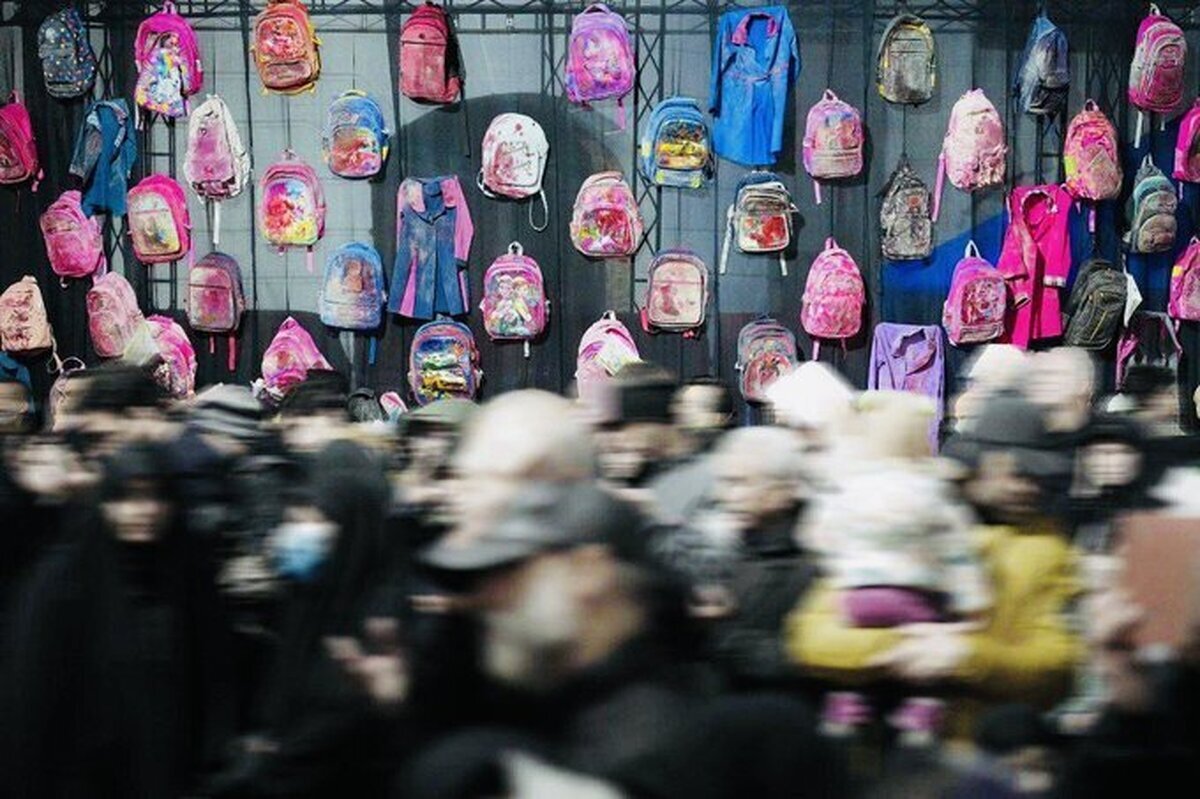 اشک&zwnj;های مردم لامرد در برابر یادگاری&zwnj;های دانش&zwnj;آموز شهید والیبالیست + فیلم