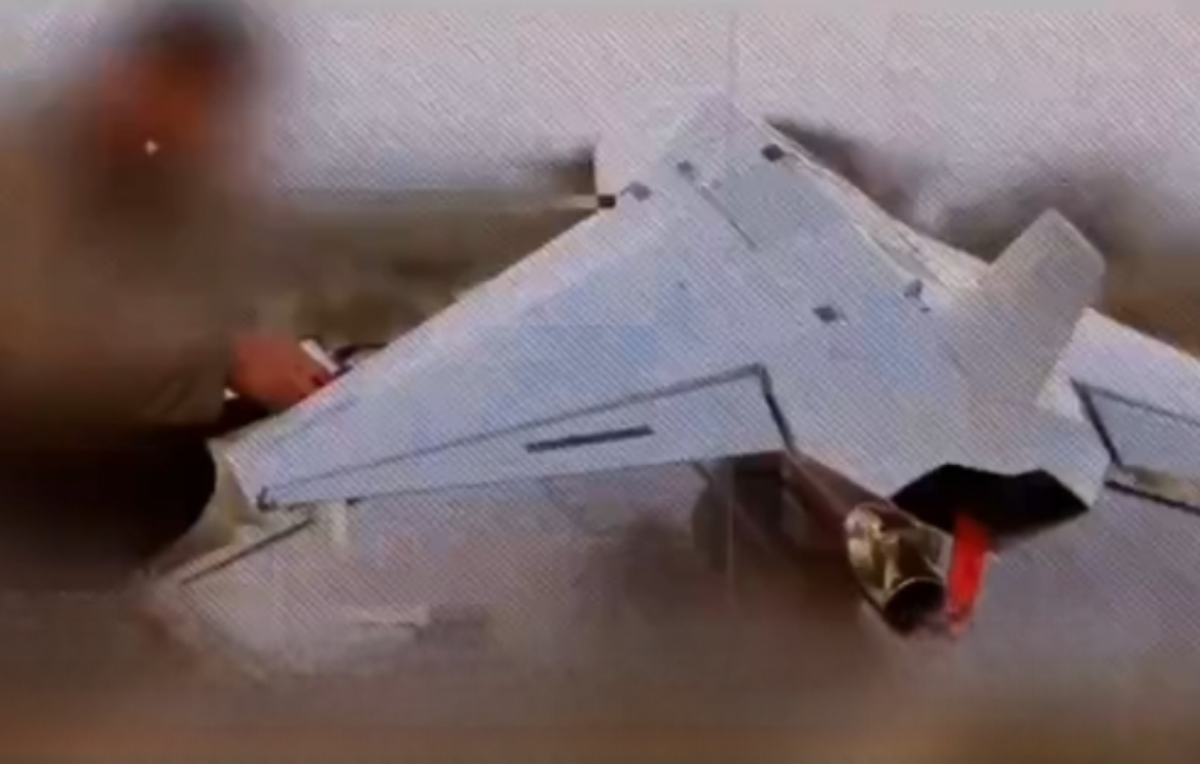 تصاویری از لحظه آماده&zwnj;سازی و شلیک پهپاد تمام ایرانی و فوق پیشرفته حدید ۱۱۰