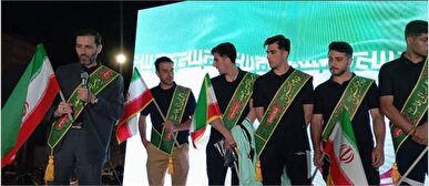 تجدید بیعت ملی پوشان هندبال ساحلی با آرمان‌های انقلاب اسلامی قبل از اعزام به سانیا با حضور در اجتماع شبانه مردم اصفهان