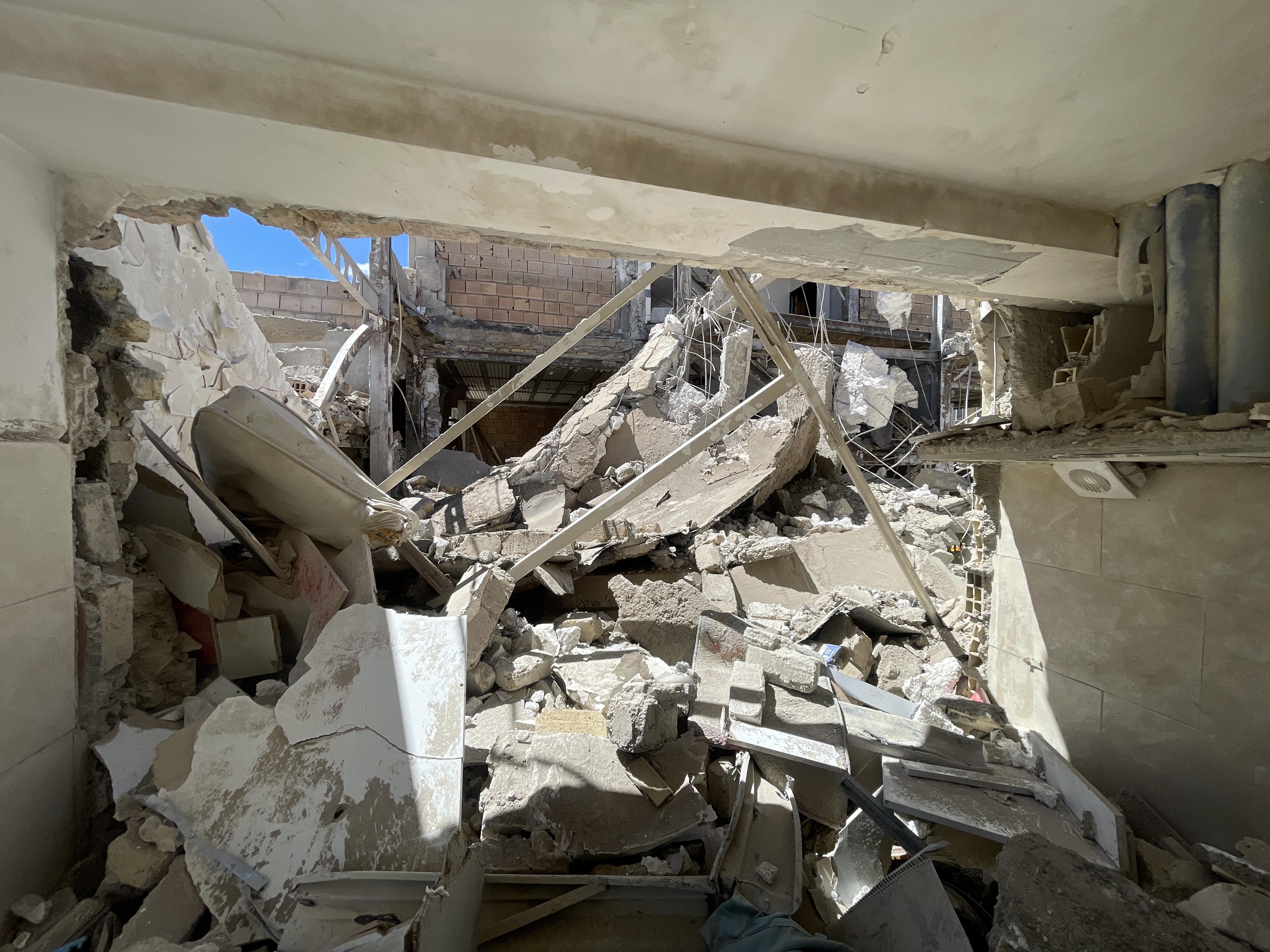 شهادت زوج جوان نظرآبادی در پی حملات موشکی دشمن/ سکوت مدعیان حقوق بشر مصداق همراهی با جنایت جنگی است