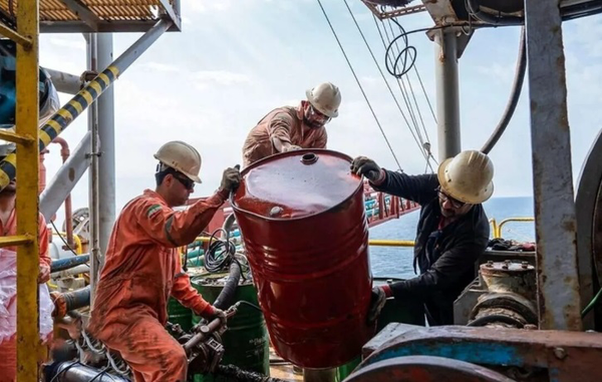 درآمد نفتی ایران در جنگ ۳۷ درصد جهش کرد