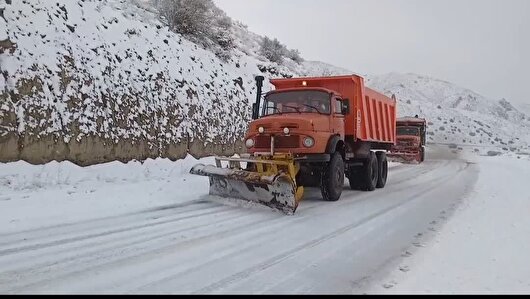 مسدودی سه محور استان سمنان به علت کولاک و یخبندان