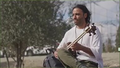 علی قمصری در کنار نیروگاه برق دماوند نواخت: «وطن من»، اثر استاد مشکاتیان + فیلم